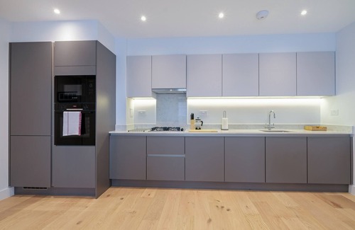 Belmont Apartment | Belmore 2 Bedroom Luxury Apt. with Parking in Stanmore, North West London - 21