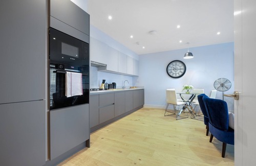 Belmont Apartment | Belmore 2 Bedroom Luxury Apt. with Parking in Stanmore, North West London - 21