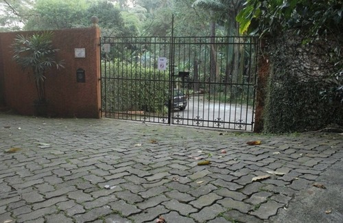 Cotia House | Belo Sítio com piscina, & 6.000 mt2 de área verde - 15 minutos de Pinheiros.