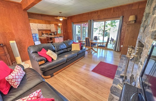 Rideau Lakes House | Belsize Cottage- Newboro Ontario