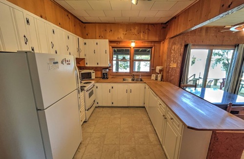 Rideau Lakes House | Belsize Cottage- Newboro Ontario