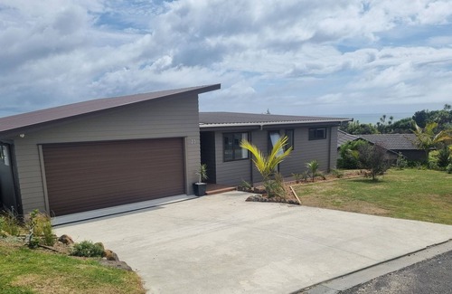 Cable Bay House | Belvedere Amazing views