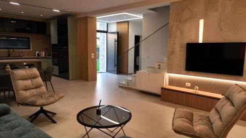 Ishem Villa | BelVilla