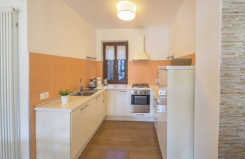 Val Maria-Pur House | Belvilla by OYO Lake-view Holiday Home with Garden