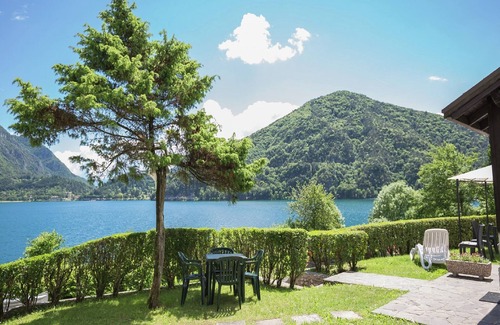 Val Maria-Pur House | Belvilla by OYO Lake-view Holiday Home with Garden