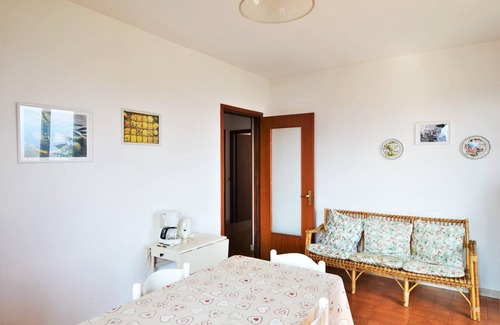 Colmegna Apartment | Belvilla by OYO TOR31 - Casa Torretta