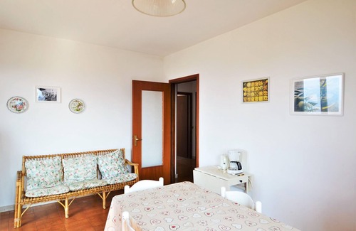 Colmegna Apartment | Belvilla by OYO TOR31 - Casa Torretta
