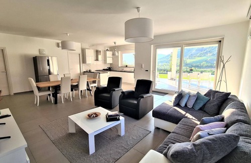 Leonforte House | Belvilla by OYO Villa Leonforte