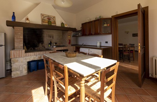 Cantalupo Villa | Belvilla by OYO Villa Collemancio