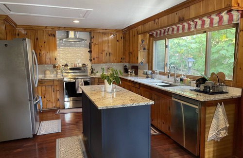 Dixie - Berryhill House | BelVita-Lakefront Zen. Lake Wylie, Near Belmont and Whitewater center. Kayaks