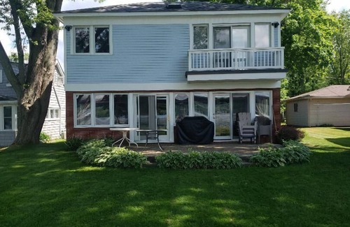 Bemus Point House | Bemus Point Lakefront cottage