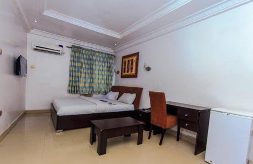 Alimosho Hotel | BEN AUTO Hotel