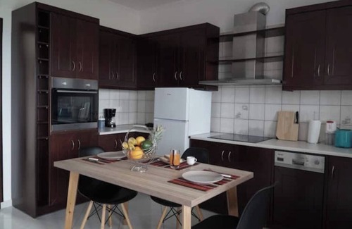 Korfalonas Apartment | Ben's Homes Elegant Suite