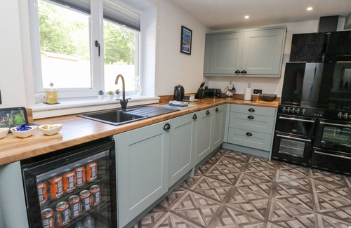 Tarbet Cottage | BEN VIEW, family friendly, character holiday cottage in Arrochar