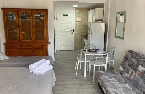 Benalmadena Costa Apartment | Benal Beach Resort - Benalmadena-Malaga-Andalucia, Wifi. Pets are most welcome!