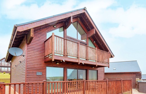 Winnard's Perch Cottage | Benasa Lodge A Scandinavian style lodge, perfect for up to 8 guests, dog friendly.