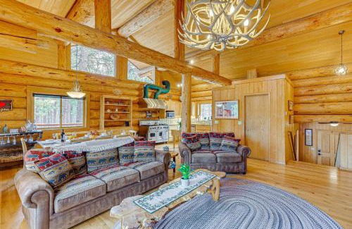 Sunriver House | Bend Getaway with Cozy Fireplace