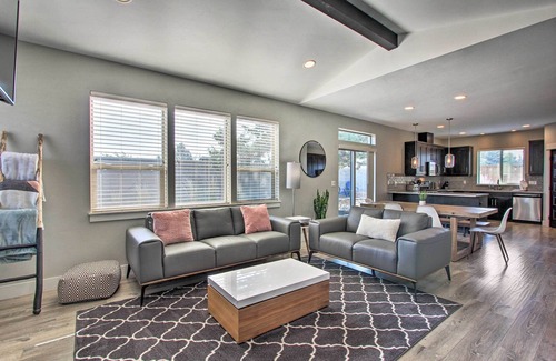 Mountain View House | Bend Home w/Patio + Fire Pits < 3 Mi to Dtwn