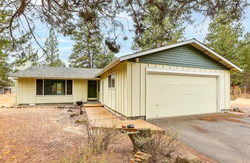 Southwest Bend House | Bend Home with Hot Tub about 2 Mi to Old Mill District!