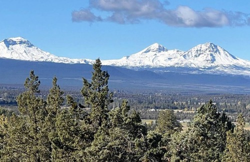 Bend House | Bend Mountain View Guesthouse