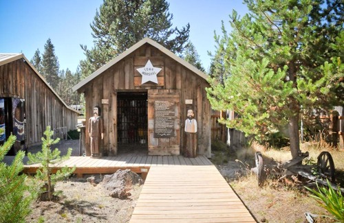Three Rivers Resort | Bend-Sunriver Camping Resort 24 ft. Yurt 12