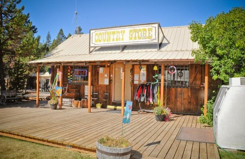 Three Rivers Resort | Bend-Sunriver Camping Resort Wheelchair Accessible Yurt 13