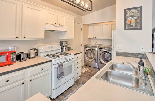 Larkspur House | Bend Townhome: Pilot Butte State Park Access!