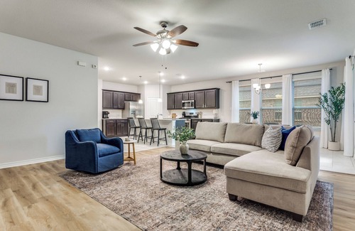 Benbrook House | Bendale Bliss in Benbrook