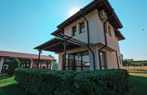Pavel Banya Cottage | Bendida Village