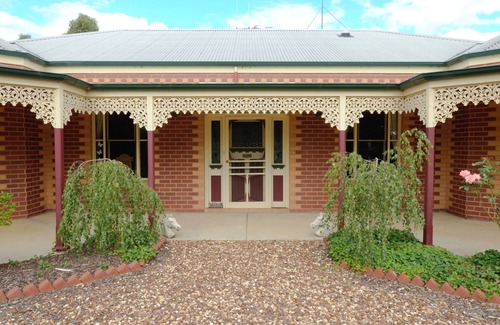 Bagshot Cottage | Bendigo Farm Stay
