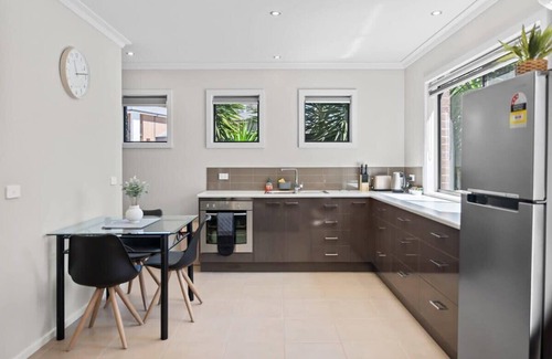 Strathdale Apartment | Bendigo Guest Suite Getaway: Free WiFi & Parking