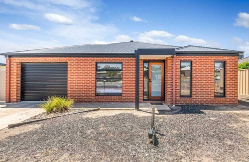 California Gully House | Bendigo Signature Accommodation on Averys