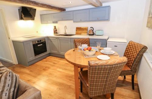 Padfield Apartment | Beneath The Beams