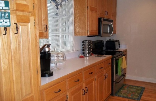 Murrells Inlet Cottage | 'Beneath The Branches' Cottage Steps to Golf, Tennis, Pool. Pet-Friendly!