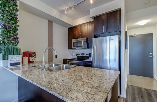 Mississauga Condo | Benetton Suite - Square One - 1 BR + Den +1 Parking