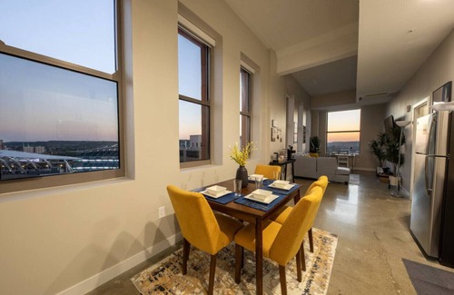 Central Business District Apartment | Bengals, Reds, Free Gym, City Views from Rooftop, Grill, King Bed, Free Parking