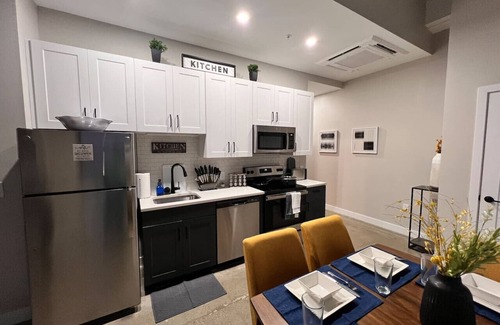 Central Business District Apartment | Bengals, Reds, Free Gym, City Views from Rooftop, Grill, King Bed, Free Parking