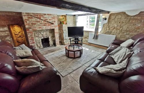 Dursley House | Bengough's Annexe
