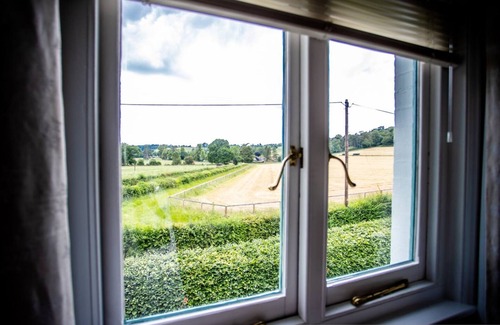 Henley-on-Thames House | Benhams Country Cottage - From 250 Per Night
