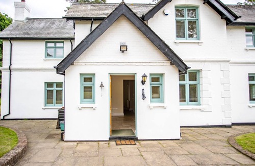 Henley-on-Thames House | Benhams Country Cottage - From 250 Per Night