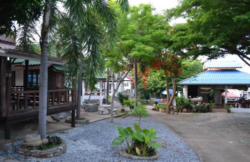 Ko Sichang Resort | Benjaporn Bungalow