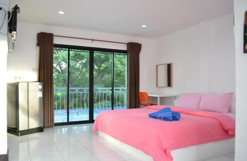 Ko Sichang Resort | Benjaporn Bungalow