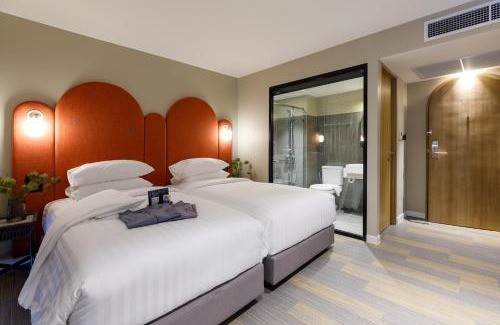 Chom Phon Hotel | Benjarong Hotel Bangkok