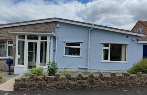 Benllech House | Benllech Sea View bungalow, Dog Friendly sleeps 6