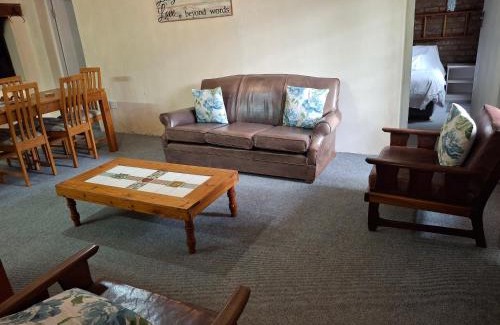 Oudtshoorn Apartment | Benmonca-Greeff Cottage