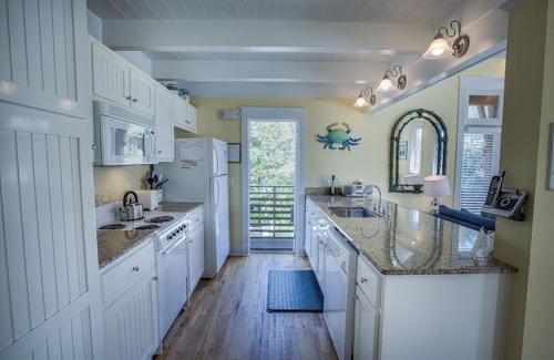 Inlet Beach Apartment | Bennett Carriage House - FREE BIKES/GYM/TENNIS