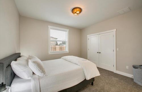 Depot Bench House | Bennett's Bungalow