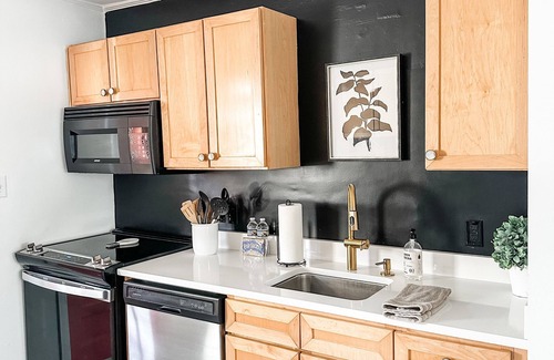 Southwest Raleigh Condo | Benny's Bungalow- ITB Five Points End Unit Condo! Family and Pet Friendly