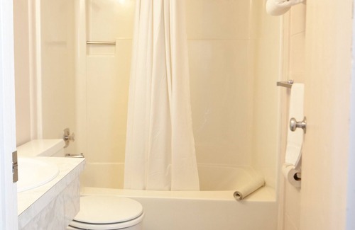 Colville Hotel | Benny's Colville Inn