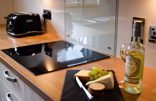 Arden Cottage | Benoch Lomond Castle - sleeps 4 guests in 2 bedrooms